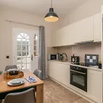 White Edge Apartman Adámasz