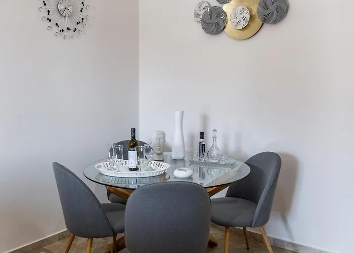 White Edge Adamantas (Milos)